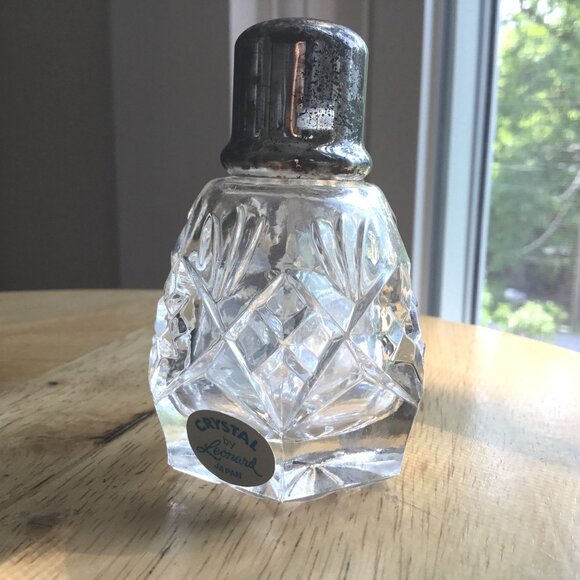 VTG LEONARD Japan Crystal Salt & Pepper Shakers in Box Set of 4 Silver Tops NOS - Picture 8 of 8